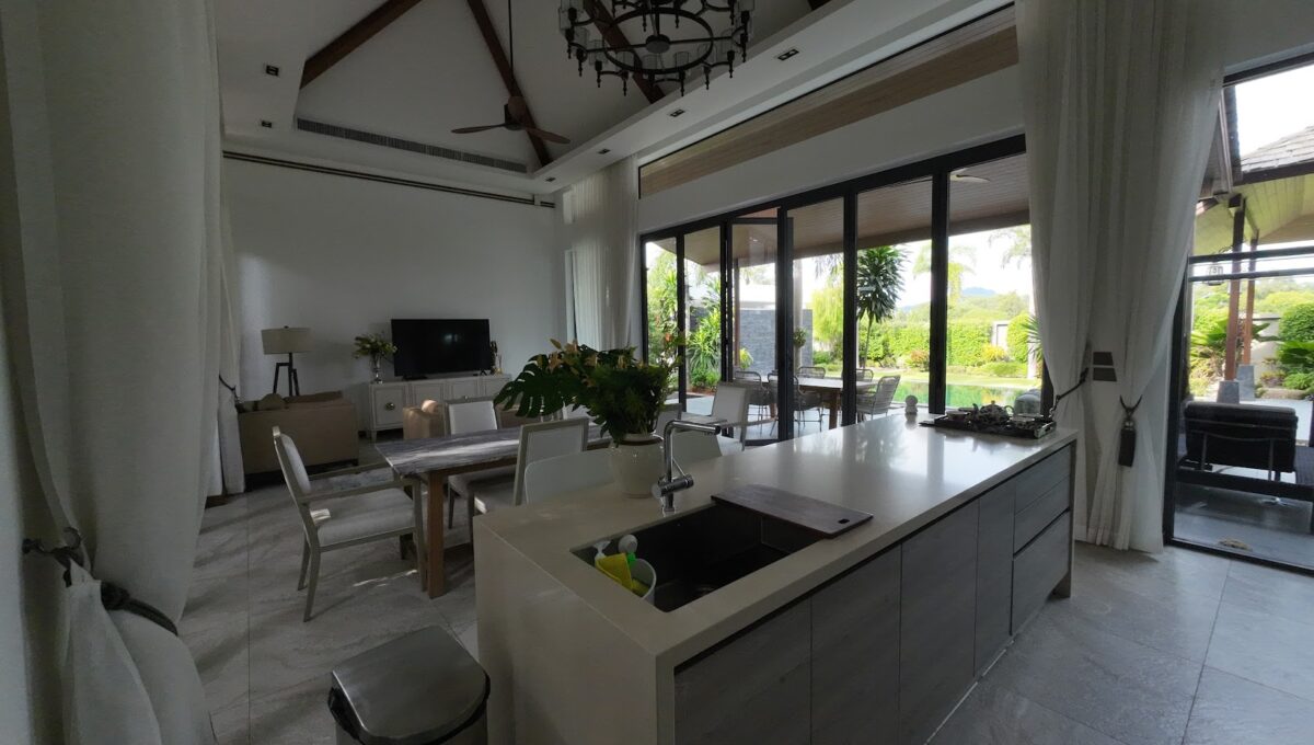 4 Bedroom Lakehouse (14) - Copy